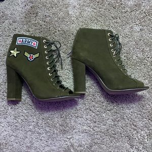 Brand: Bamboo Encounter - 66s Women’s Army Boot
Size: 9
Condition: Good
